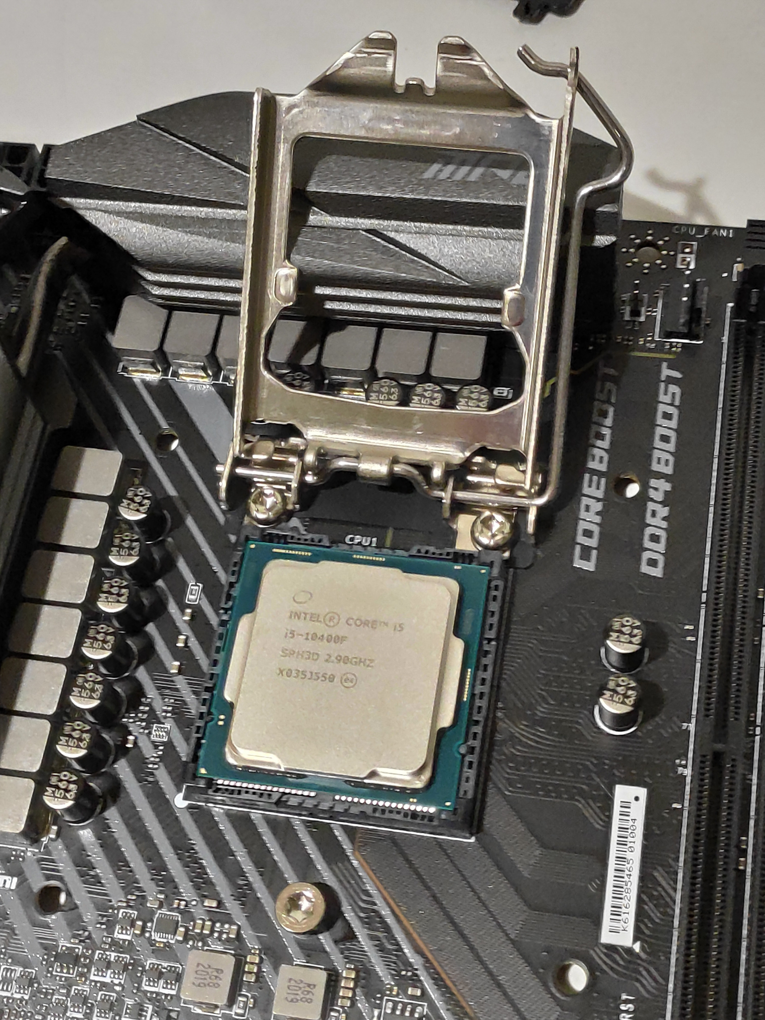 Сокет f. Core i5-10400f lga1200. I5 10400f сокет. Разъем для i5 10400f. Башня на процессор i5 10400f.