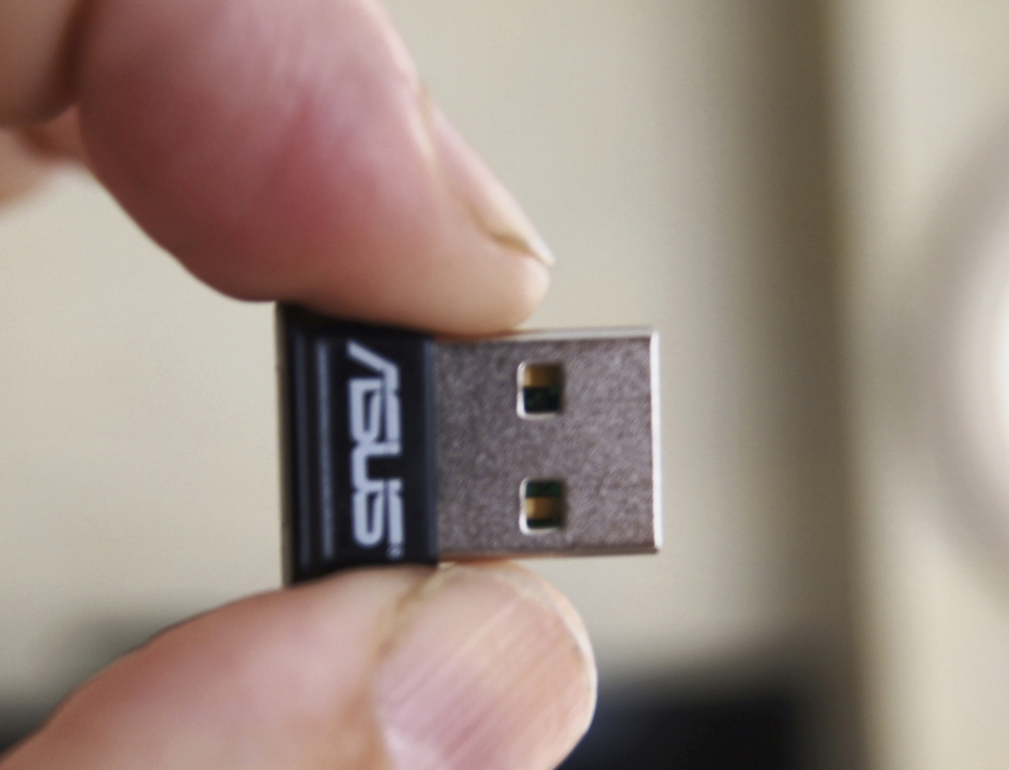 Асус блютуз. ASUS USB-bt400. Сетевой адаптер Bluetooth ASUS USB-bt400 USB 2.0. Адаптер Bluetooth 5.0 USB ASUS. Ble-USB-адаптер bt400 от ASUS.