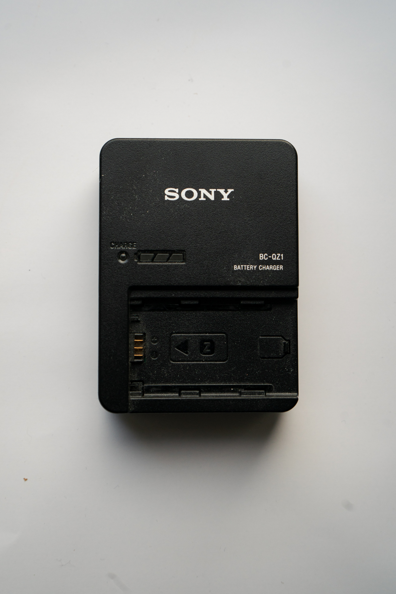 Обзор от покупателя на Зарядное устройство Sony BC-QZ1 для NP-FZ100 ...