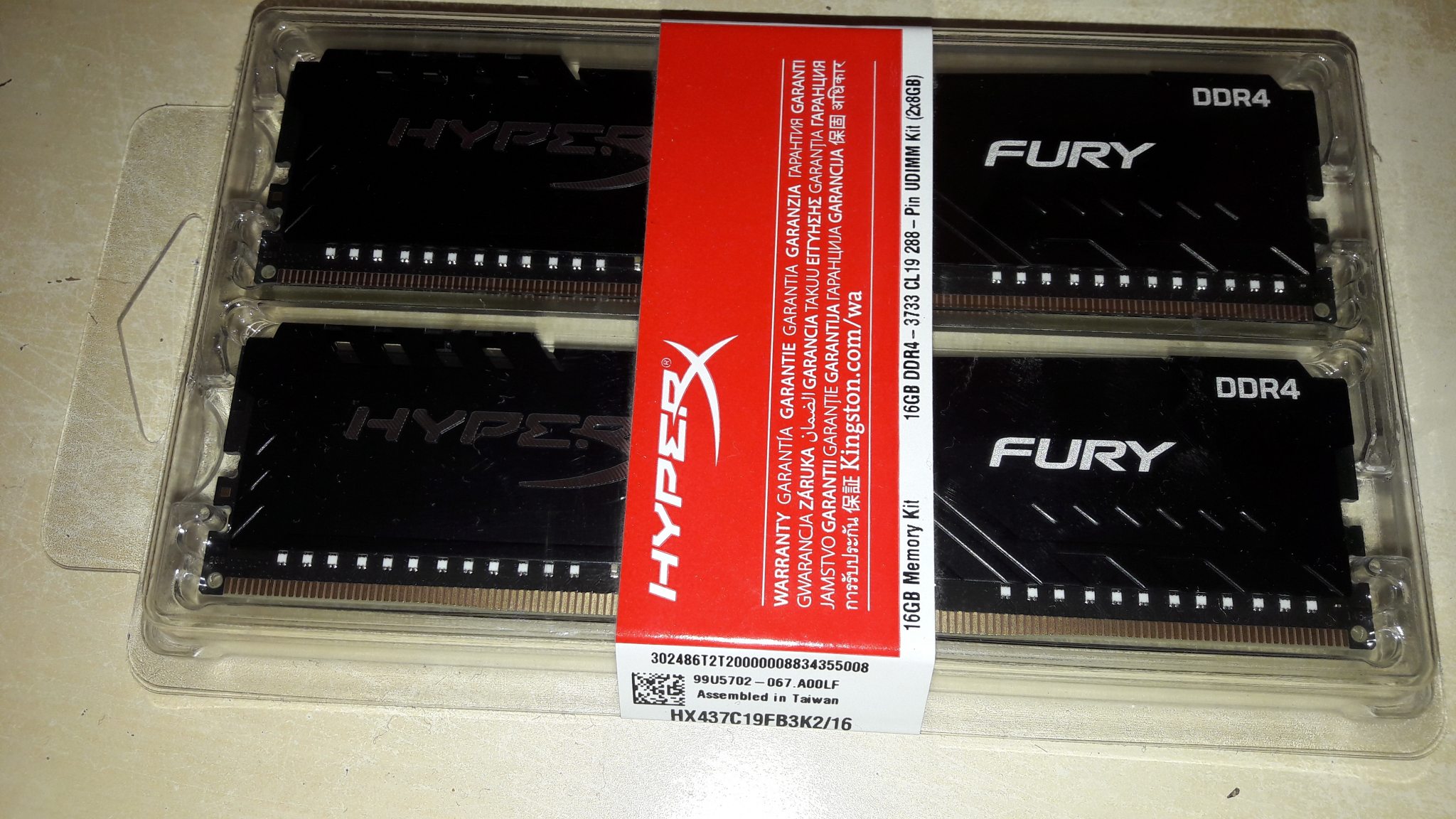 Оперативная память ddr4 kingston fury. Пластиковая упаковка для оперативной памяти. Kingston kf3733c19d4/16gx.