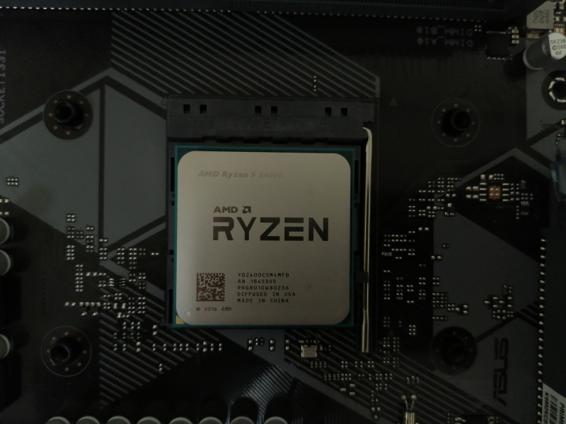 Продам процессор Ryzen 5 2400G Модель графического процессора AMD Radeon Vega.. 