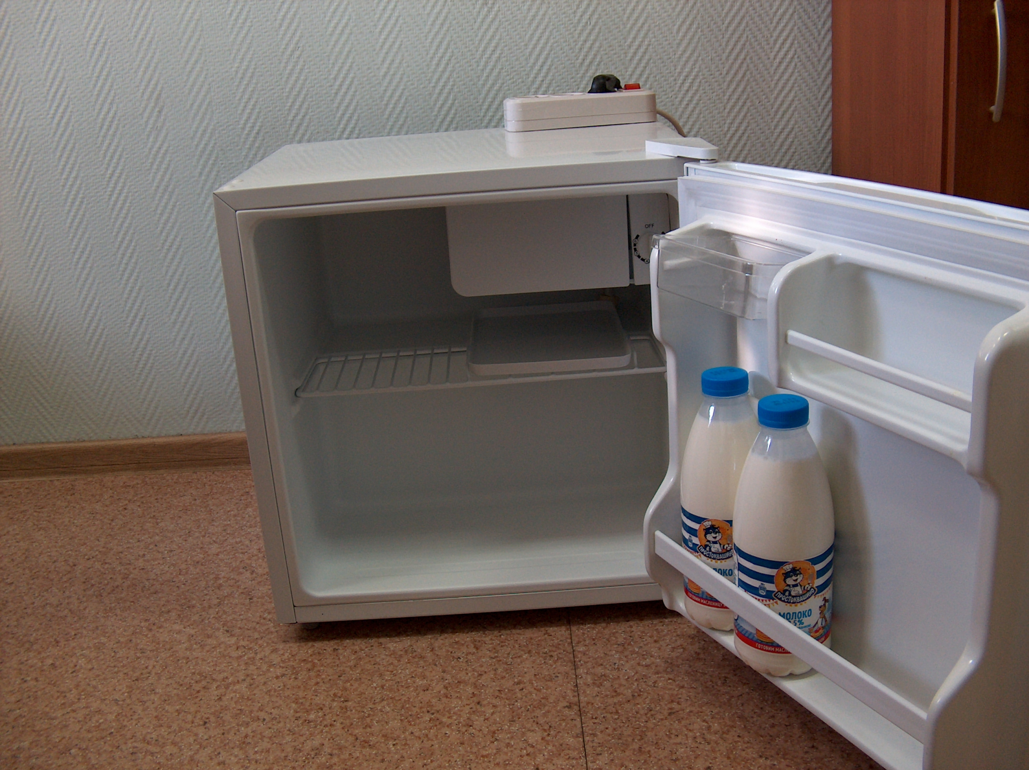 маленький холодильник бирюса фото