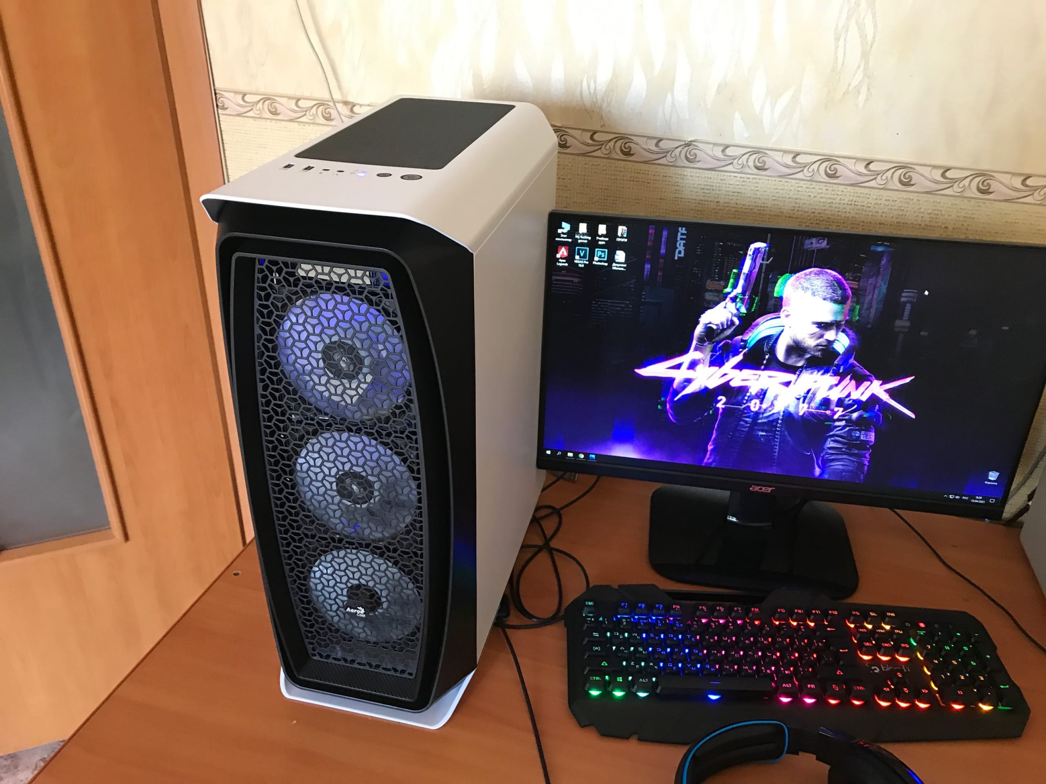 Aerocool aero one frost g bk v1. Корпус ATX AEROCOOL Aero one Frost-g-WT-v1. Корпус AEROCOOL Aero one Frost [Aero one Frost-g-BK-v1] черный. Aero one Duo. Aero Frost one White изнутри.