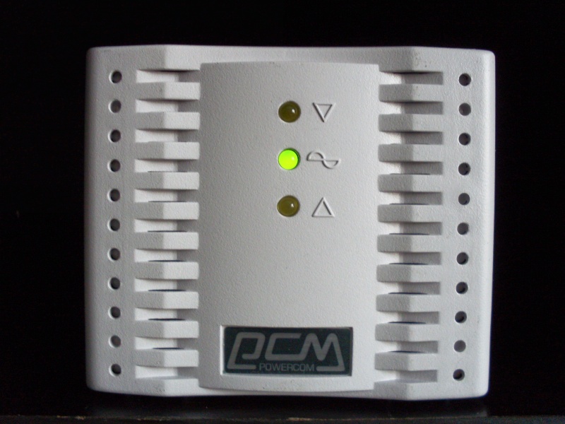 Обзор на Стабилизатор напряжения PowerCom Tap-Change TCA-1200 - изображение 1