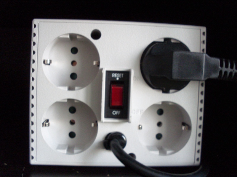 Обзор на Стабилизатор напряжения PowerCom Tap-Change TCA-1200 - изображение 3