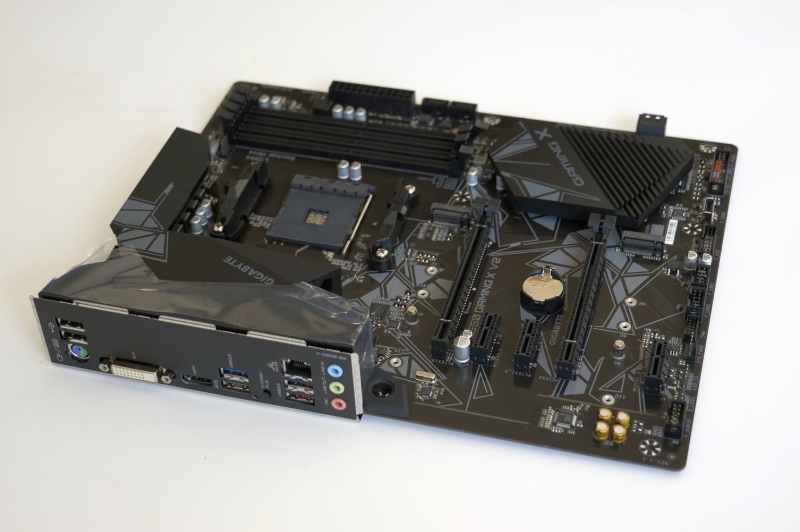 Gigabyte b550 Gaming x без радиаторов.