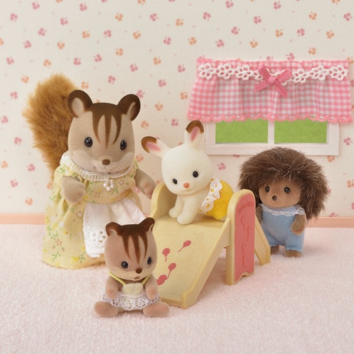 Сельвания фемелис. Sylvanian Families 5436. Салливан Фэмили игрушки. Baby Nursery Set Sylvanian Families. Сильвания Фэмили детская комната.