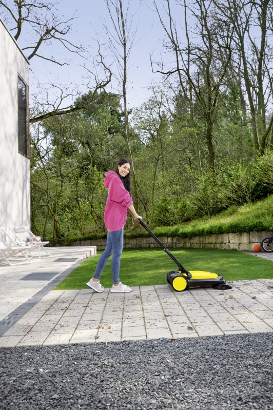 Подметальная машина karcher twin. Подметальная машина s4 Twin. Karcher s 4 Twin. Щетка Садовая Karcher. Подметалка Karcher.