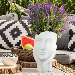 Изображение товара Кашпо напольное IDEALIST Женская голова из файберстоуна белое 27x21x34.5 см
