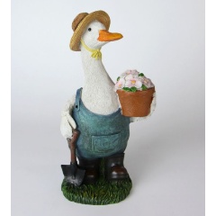 Изображение товара Садовая фигурка MAGIC ART Гусь с цветами, полистоун, 26 см