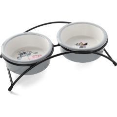 Изображение товара Миска двойная для животных Triol СОЮЗМУЛЬТФИЛЬМ ПРОСТОКВАШИНО керамическая на подставке "Матроскин и Галчонок", 2х250 мл