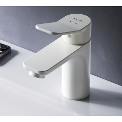 Изображение товара Современный белый смеситель для раковины AM.PM X-Joy F85A02133