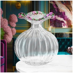 Изображение товара Ваза Elan Gallery 21х21х24,5 см., прозрачная с разноцветным ободком, объём 3,3 л, ваза ручной выдувки, стекло