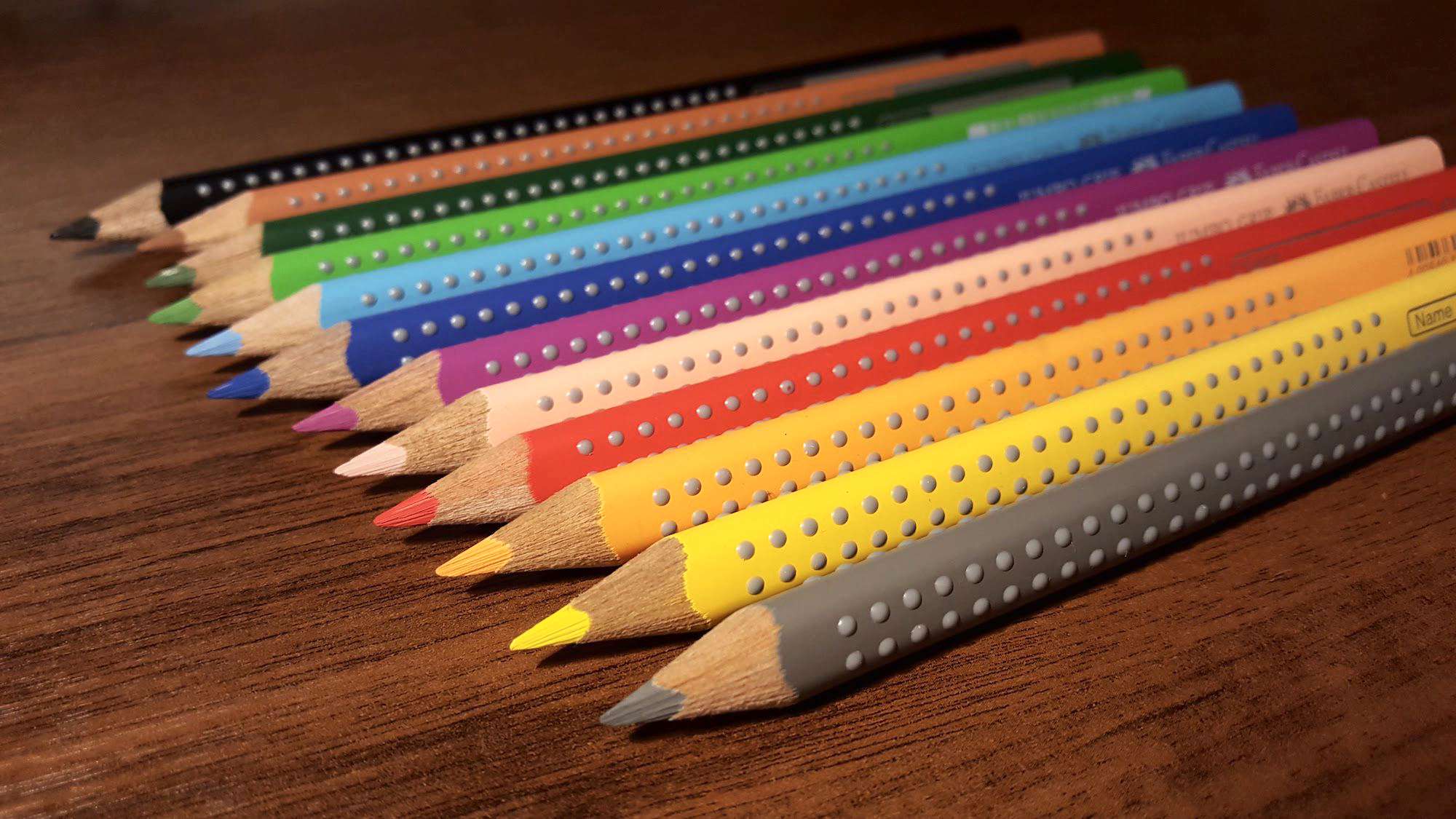 Как расставить карандаши на столе