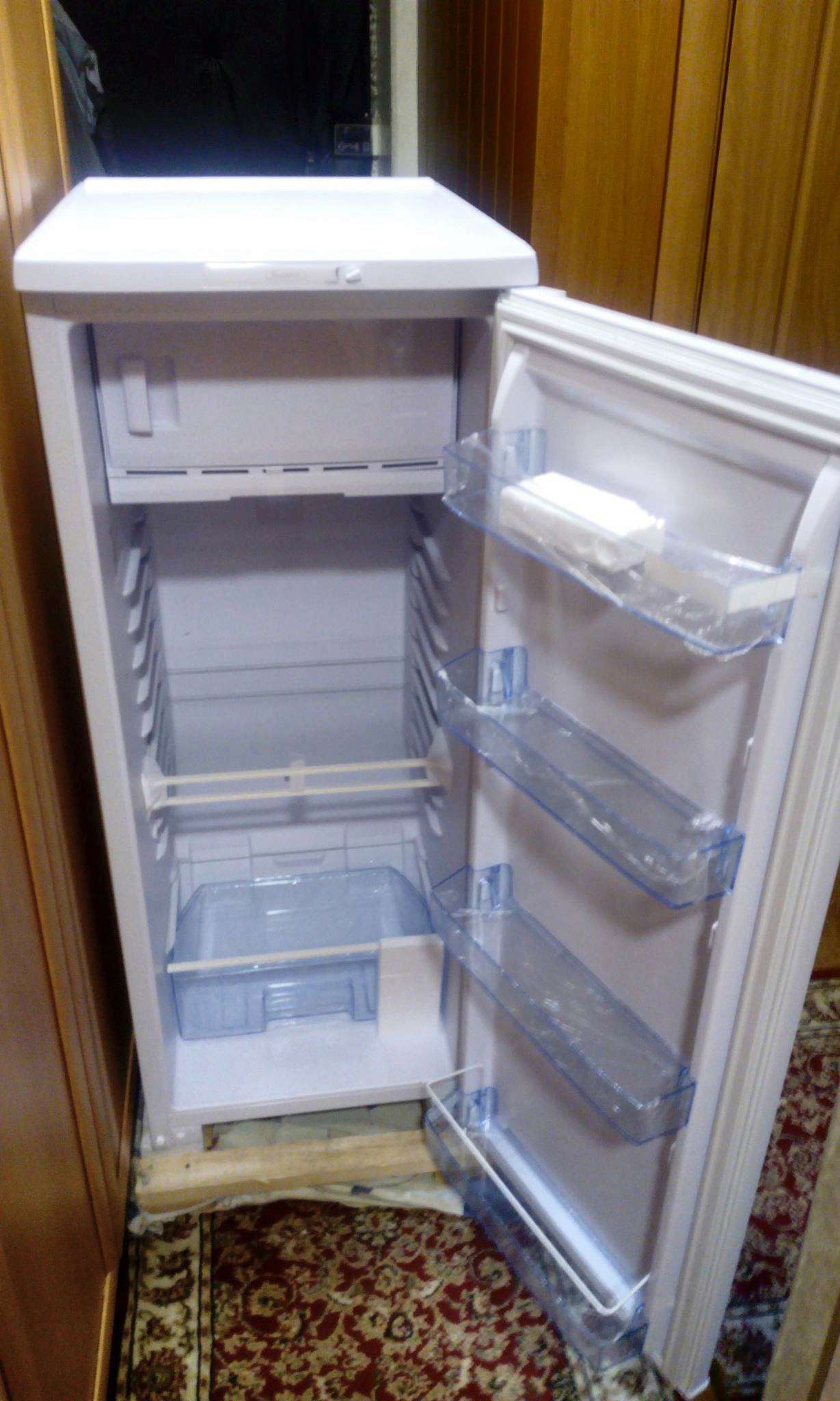 Холодильник бирюса 110 купить. Холодильник Бирюса 110 белый однокамерный. Холодильник Бирюса 110, белый. Холодильник Бирюса 110 белый <б-110>. Однокамерный холодильник Бирюса 110.
