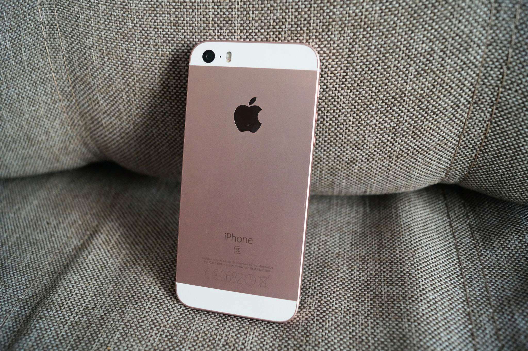 Смартфон Apple iPhone SE 32GB Rose Gold MP852RU/A — купить в  интернет-магазине ОНЛАЙН ТРЕЙД.РУ