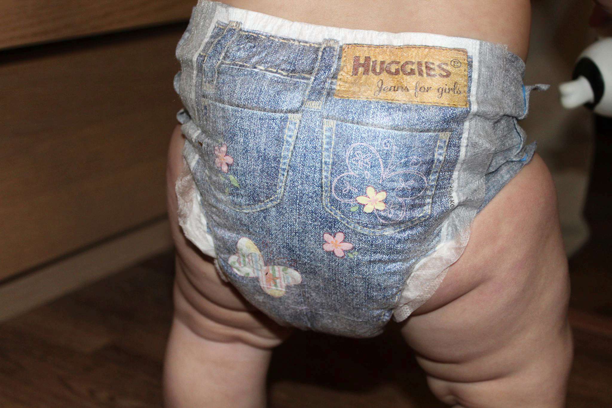 Подгузники-трусики Huggies "Джинс" для девочек 4 (9-14 кг.) 52 шт...