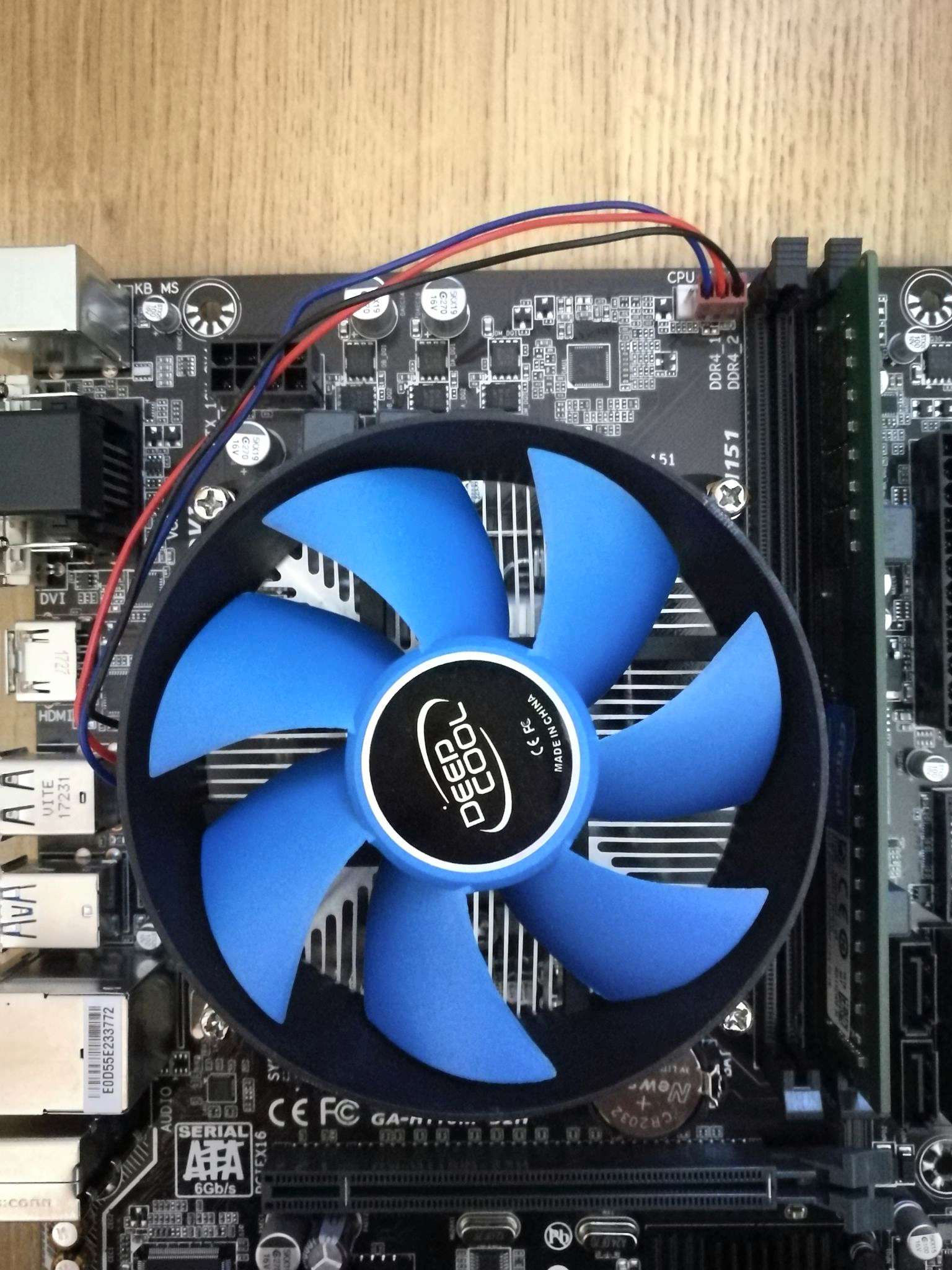 Deepcool theta 15. Deepcool Theta 15 PWM. Материнская плата Gigabyte кулер на процессор. Кулер Deepcool и материнская плата.