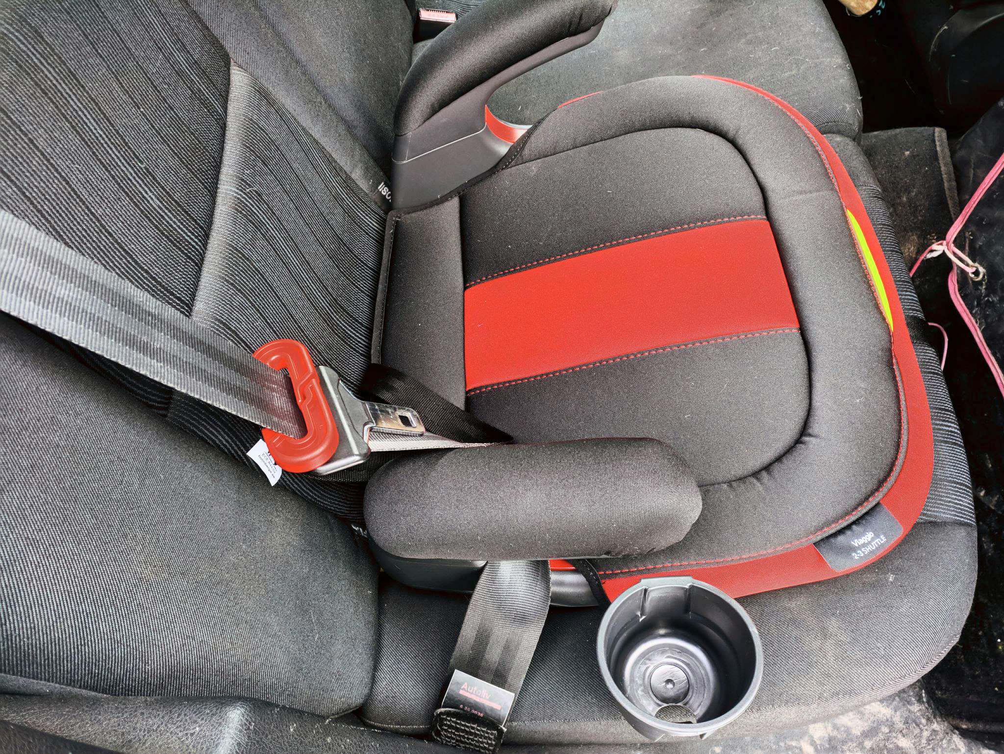 Как крепится кресло в автомобиле