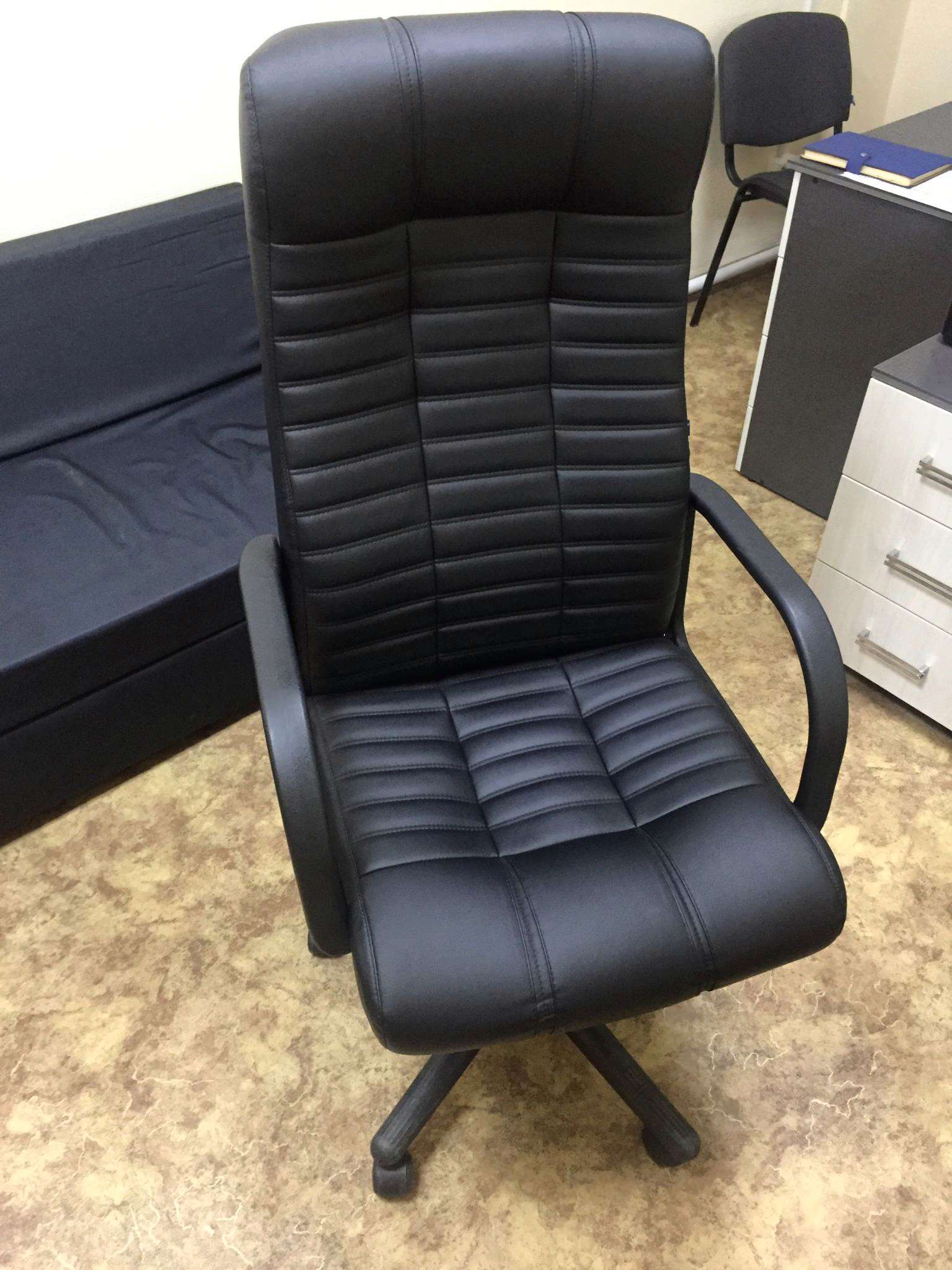 Кресло руководителя nowy styl, орман BX Eco-30 черн.