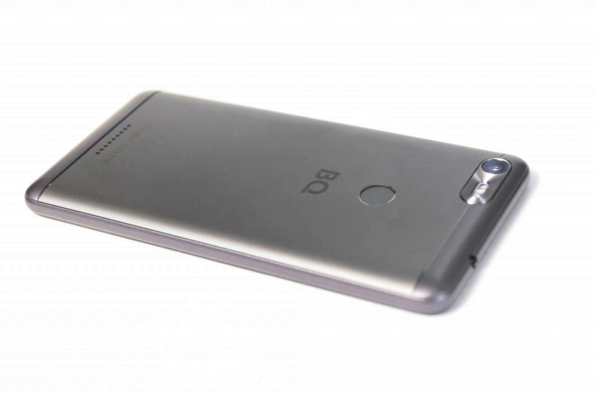 Смартфон BQ BQ-5204 Strike Selfie Grey BQ-5204 Grey — купить в  интернет-магазине ОНЛАЙН ТРЕЙД.РУ