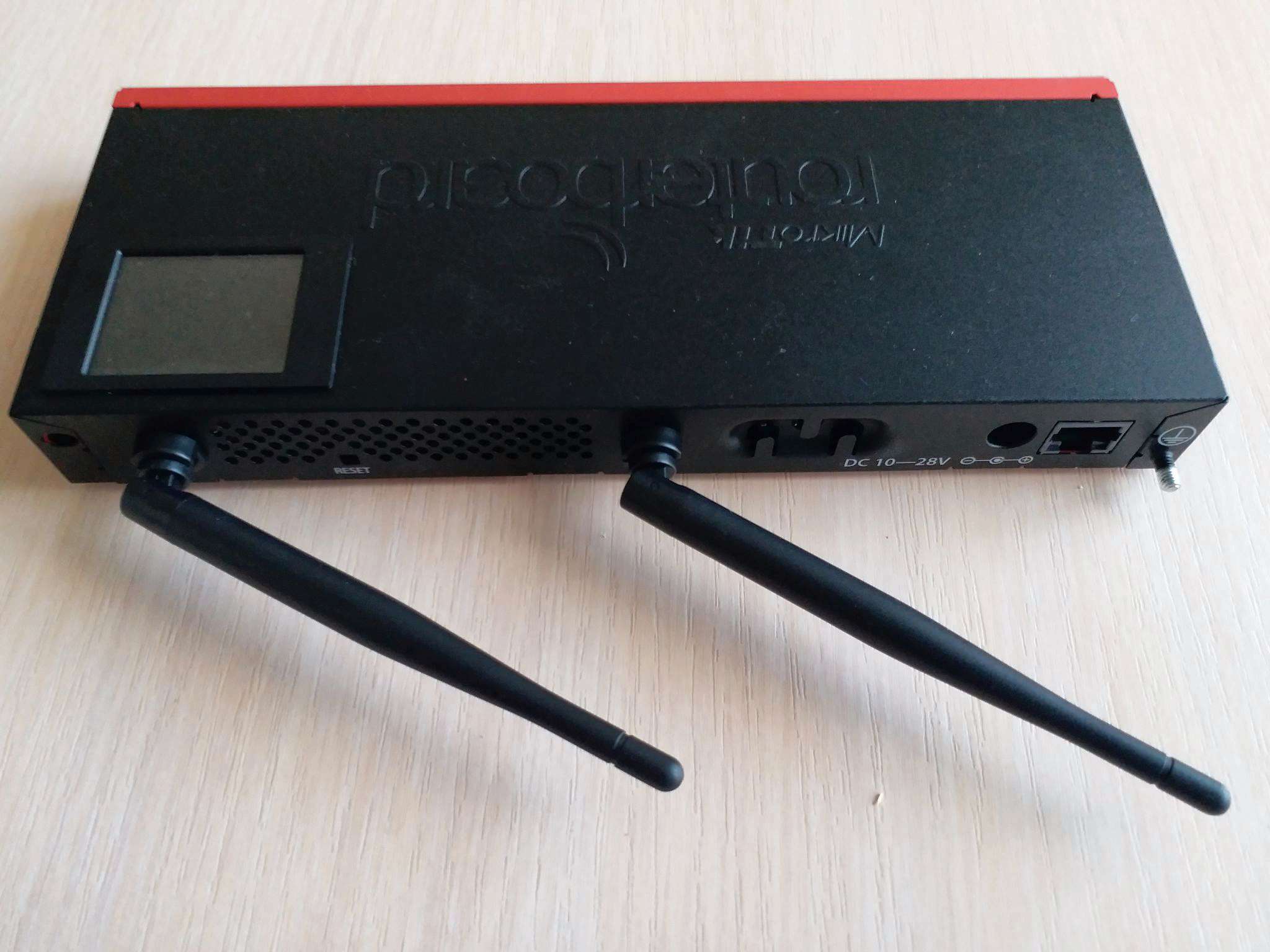 Беспроводной маршрутизатор Mikrotik RB2011UiAS-2HnD-IN, 802.11b/g/n, 300 Mb...