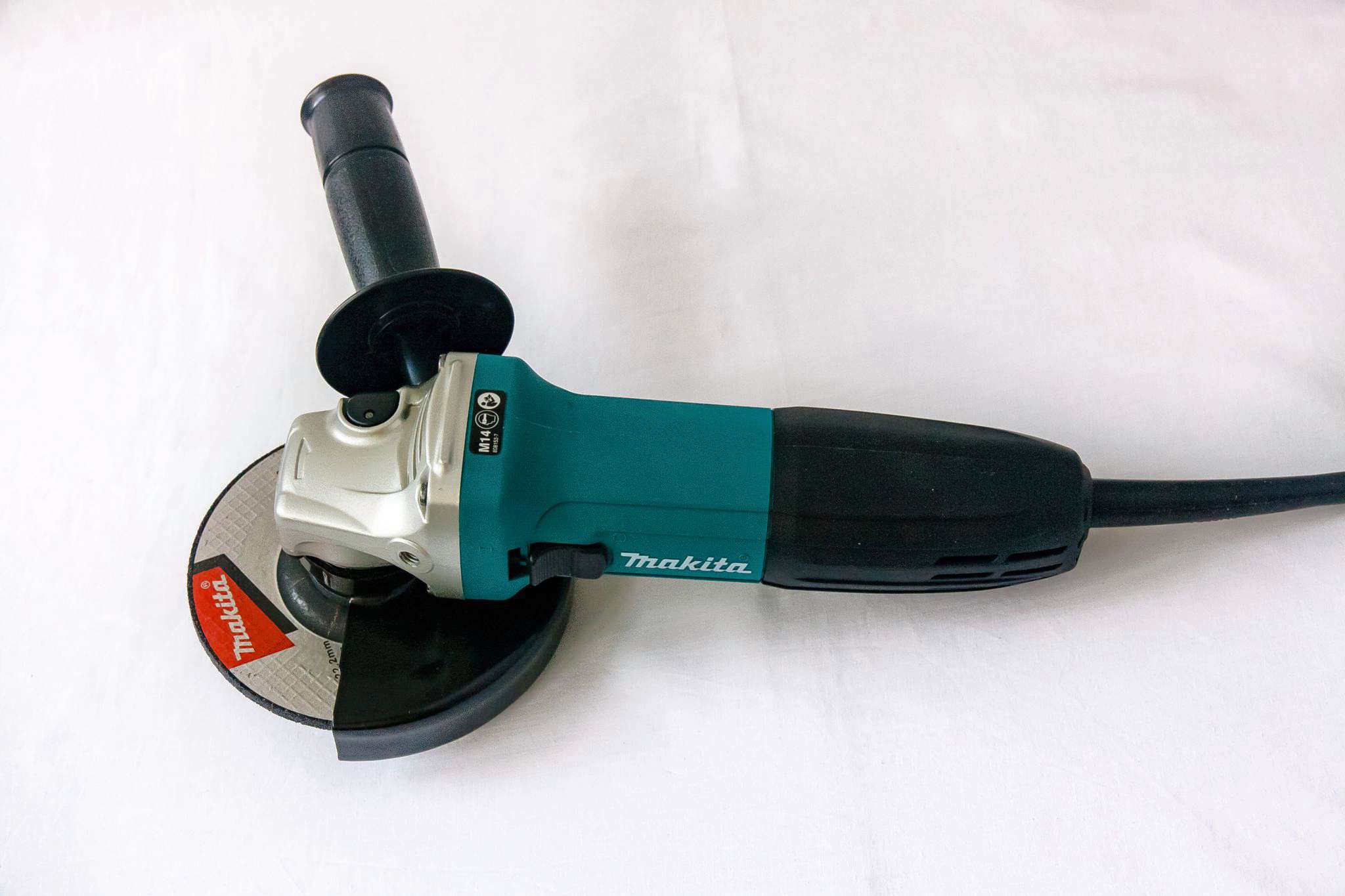 Болгарки 2 2. Угловая шлифмашина Makita ga 5030. УШМ (болгарка) Makita ga5030. Макита болгарка 125 5030. Шлифовальная машин Makita ga5030.