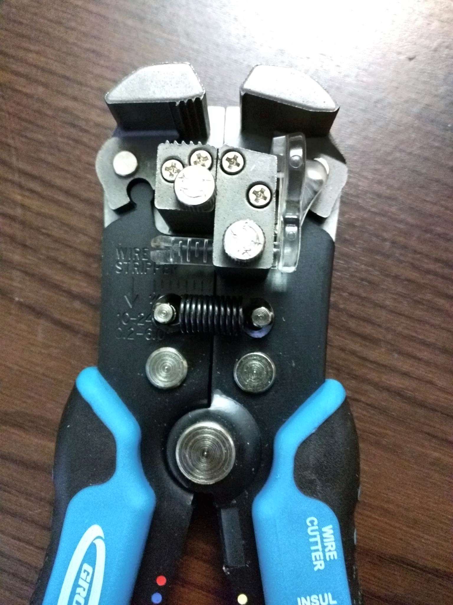 Зачистка для проводов gross. Клещи для снятия изоляции gross. Клещи hogert technik ht1p350. Gross 17718 щипцы для зачистки. Щипцы гросс для зачистки проводов.