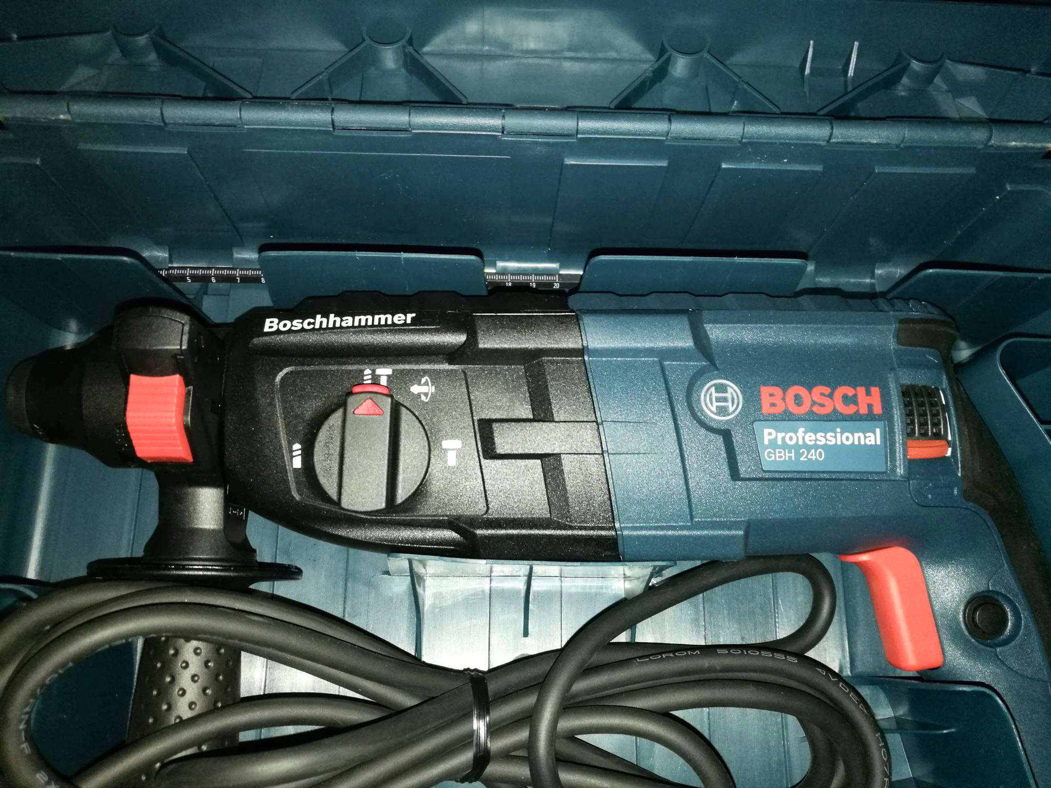 Бош 240. Перфоратор Bosch GBH 240. Bosch перфоратор Bosch GBH 240. Перфоратор Макита GBH 240. Bosch GBH 240 (0 611 272 100), 790 Вт.