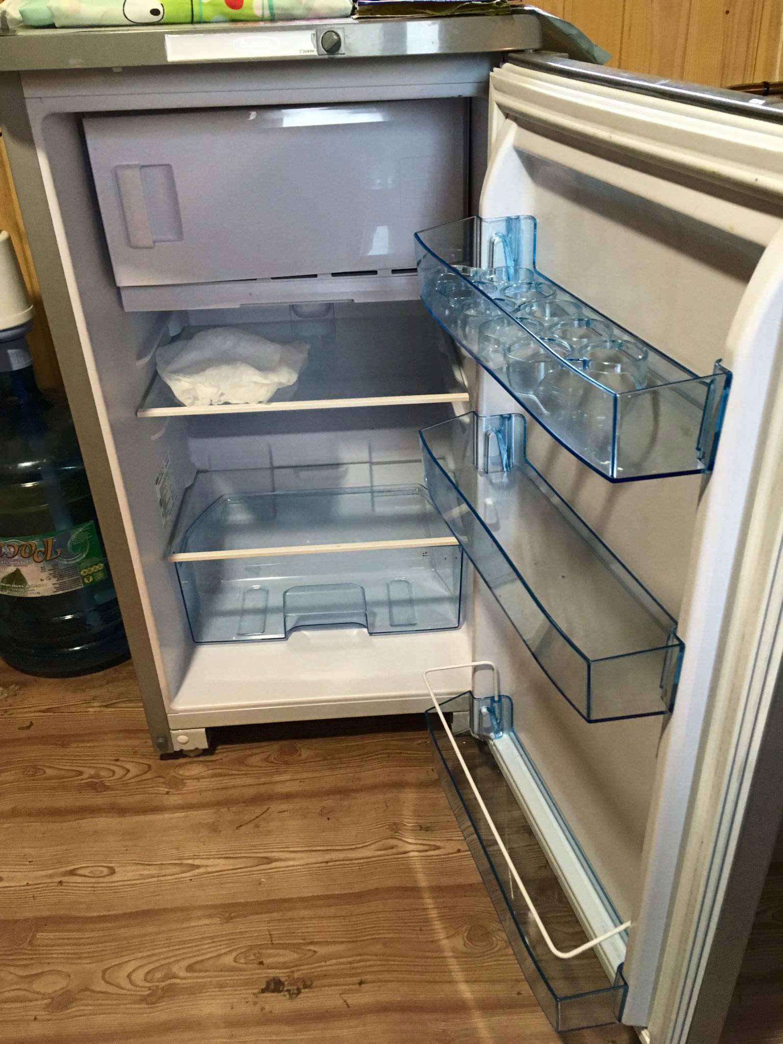 Холодильник Бирюса m90, металлик