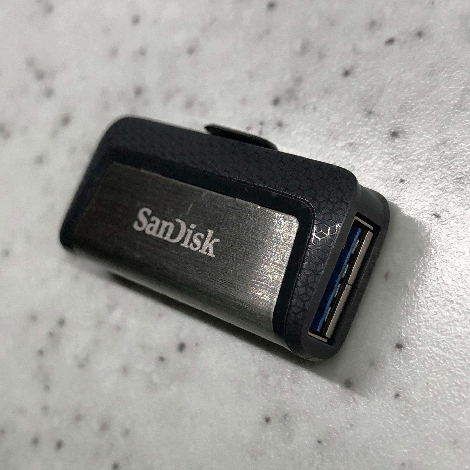 SanDisk выпустила компактные USB-C накопители серии CZB