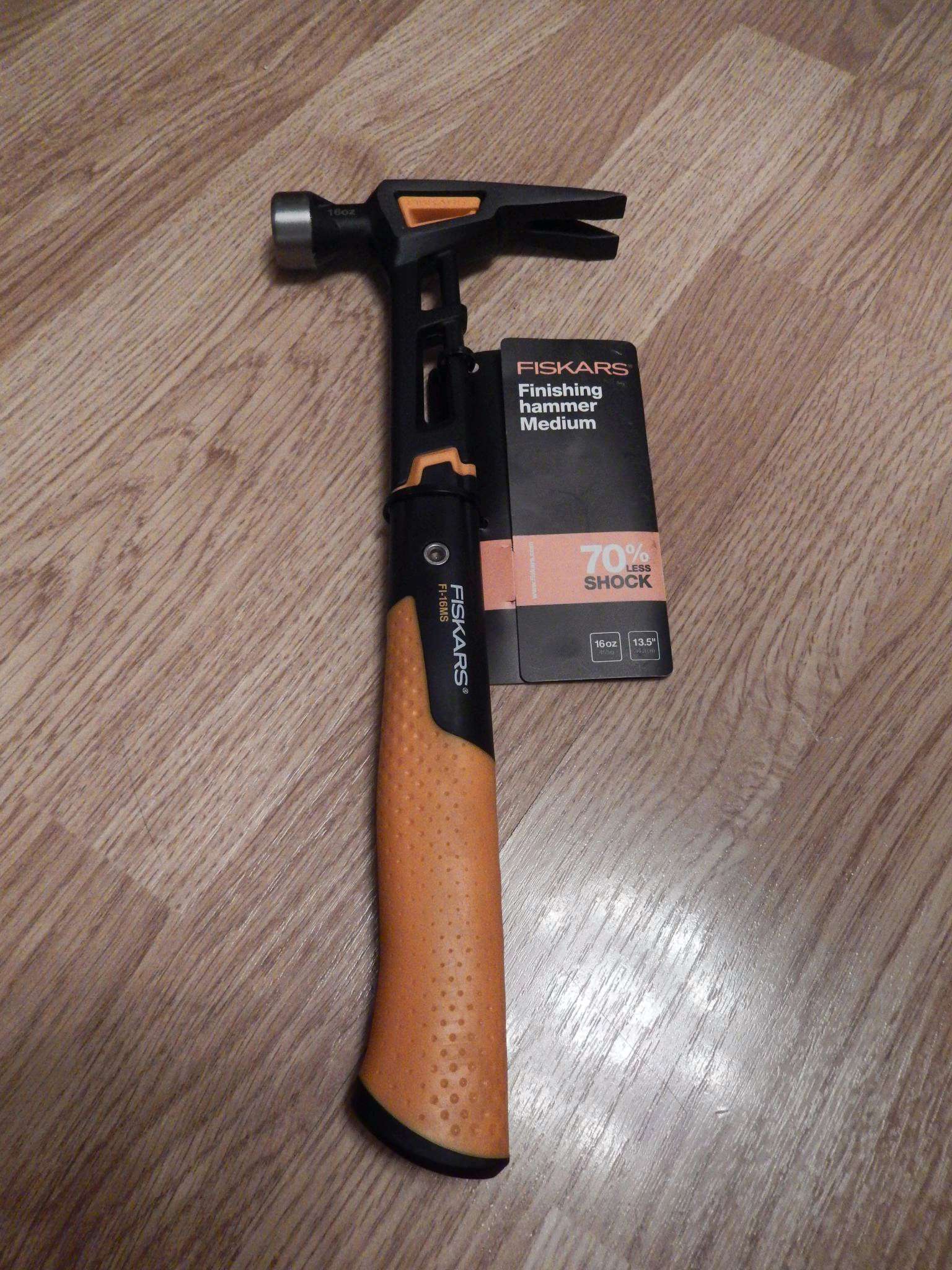 Молоток столярный FISKARS 16oz/13.5, 1020213 — купить в интернет ...