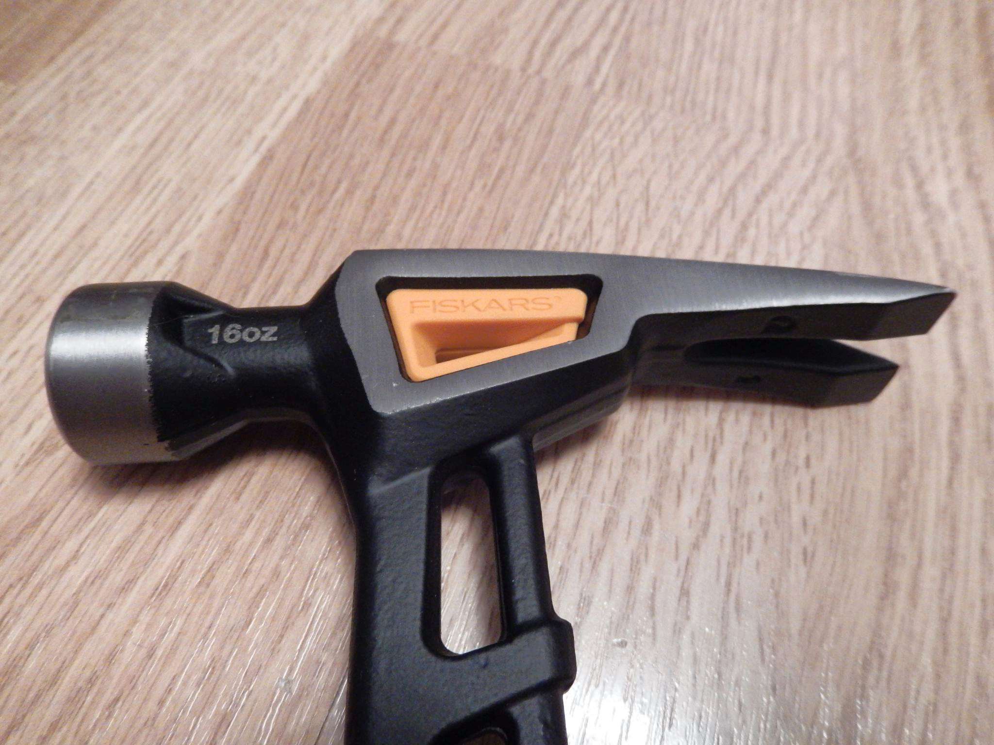 Молоток столярный FISKARS 16oz/13.5, 1020213 — купить в интернет ...