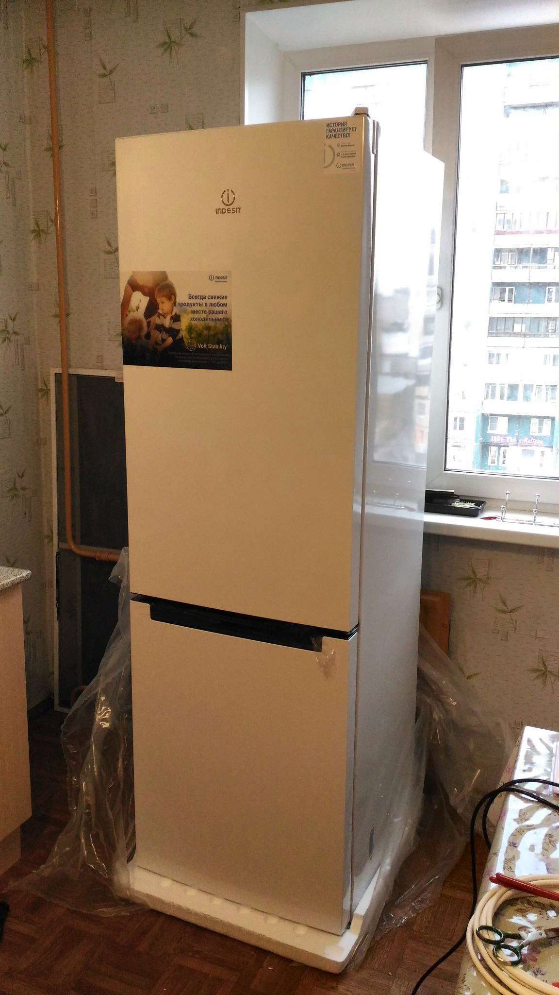Холодильник индезит 4180 w. Холодильник Индезит ДС 4180. Холодильник Индезит DS 4180 SB.