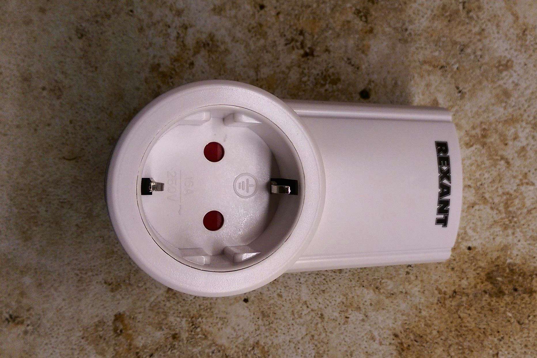 Электропроводка проходных выключателей 3. Включить розетку 3. Легранд розетка накладная quteo. Разетка накладная легранд тройная. Включить розетку 3.