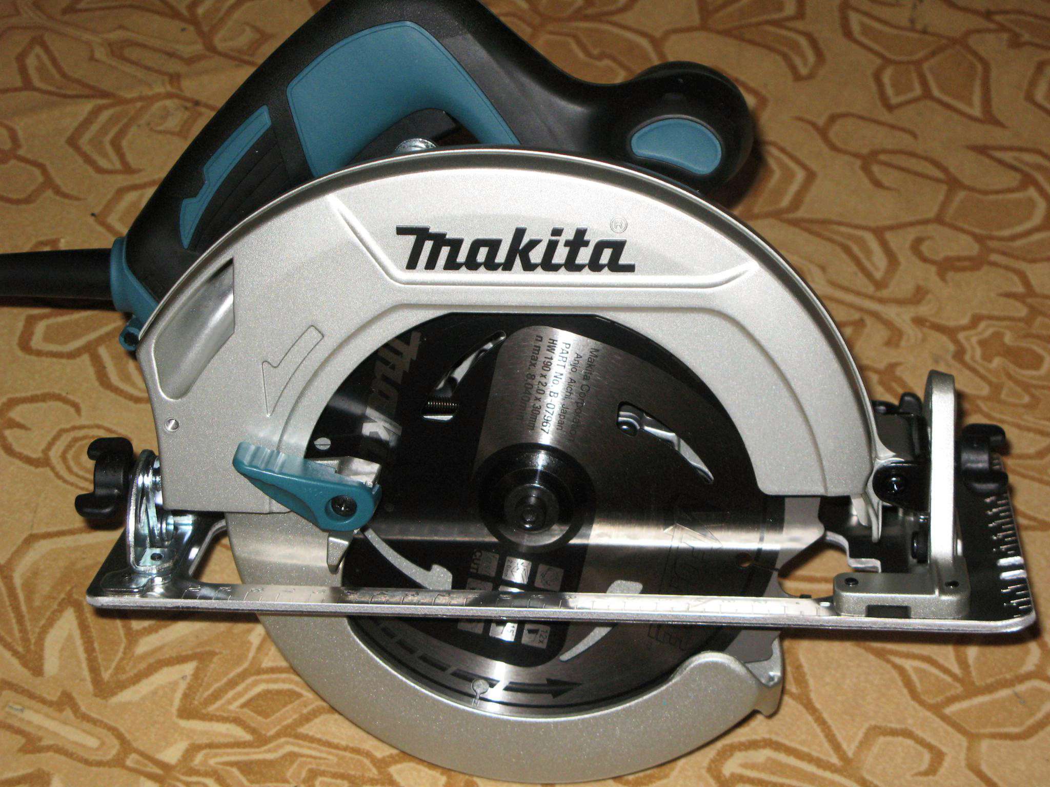 Дисковая циркулярная пила 160/165 мм Makita HS6601