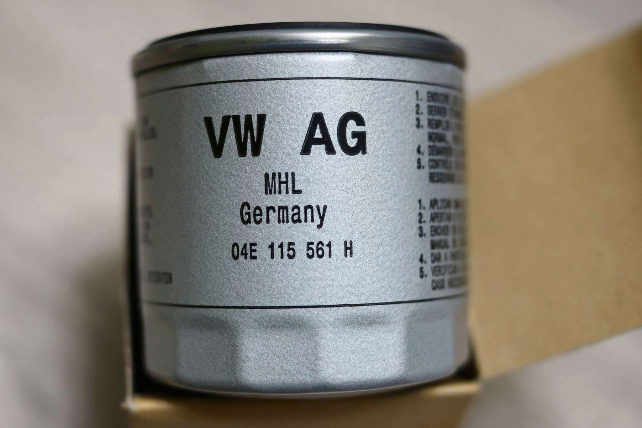 Фильтры vag купить. Фильтр масляный VAG 04e115561h. Фильтр масляный VAG 04e 115 561h. Масляный фильтр Volkswagen 04e115561h. Фильтр масляный ваг 1.6 Фольксваген.