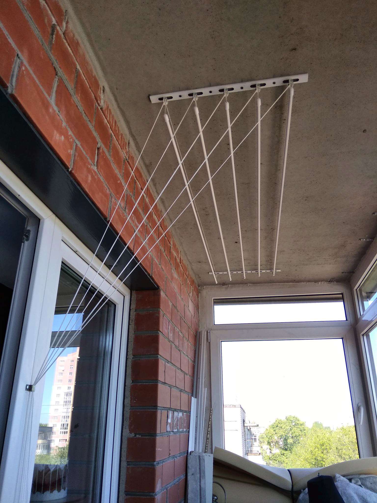 Вешалка для сушки белья на балкон