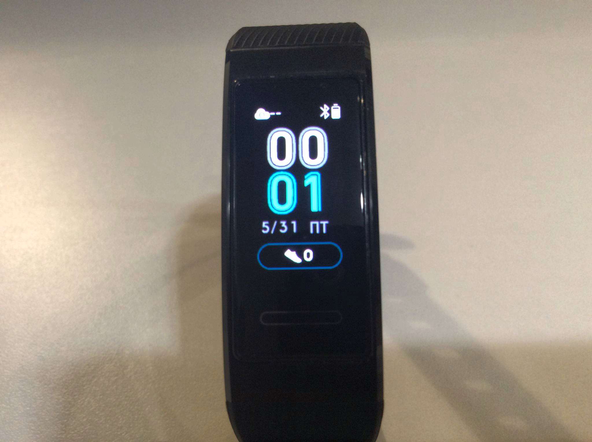 Циферблаты для huawei band 8. Фитнес-браслет Huawei Band 3 Pro Black. Huawei Band 3 Pro входящий звонок. Huawei model ter b 19 s.