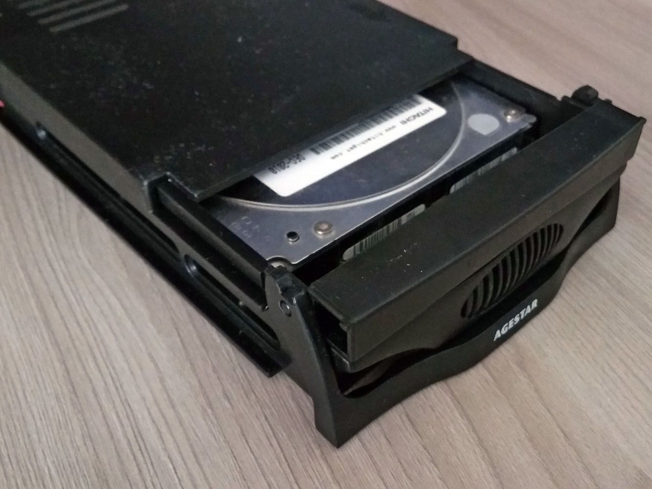 Сменный бокс для HDD AgeStar SR3P-SW-2F пластик черный hotswap —  .