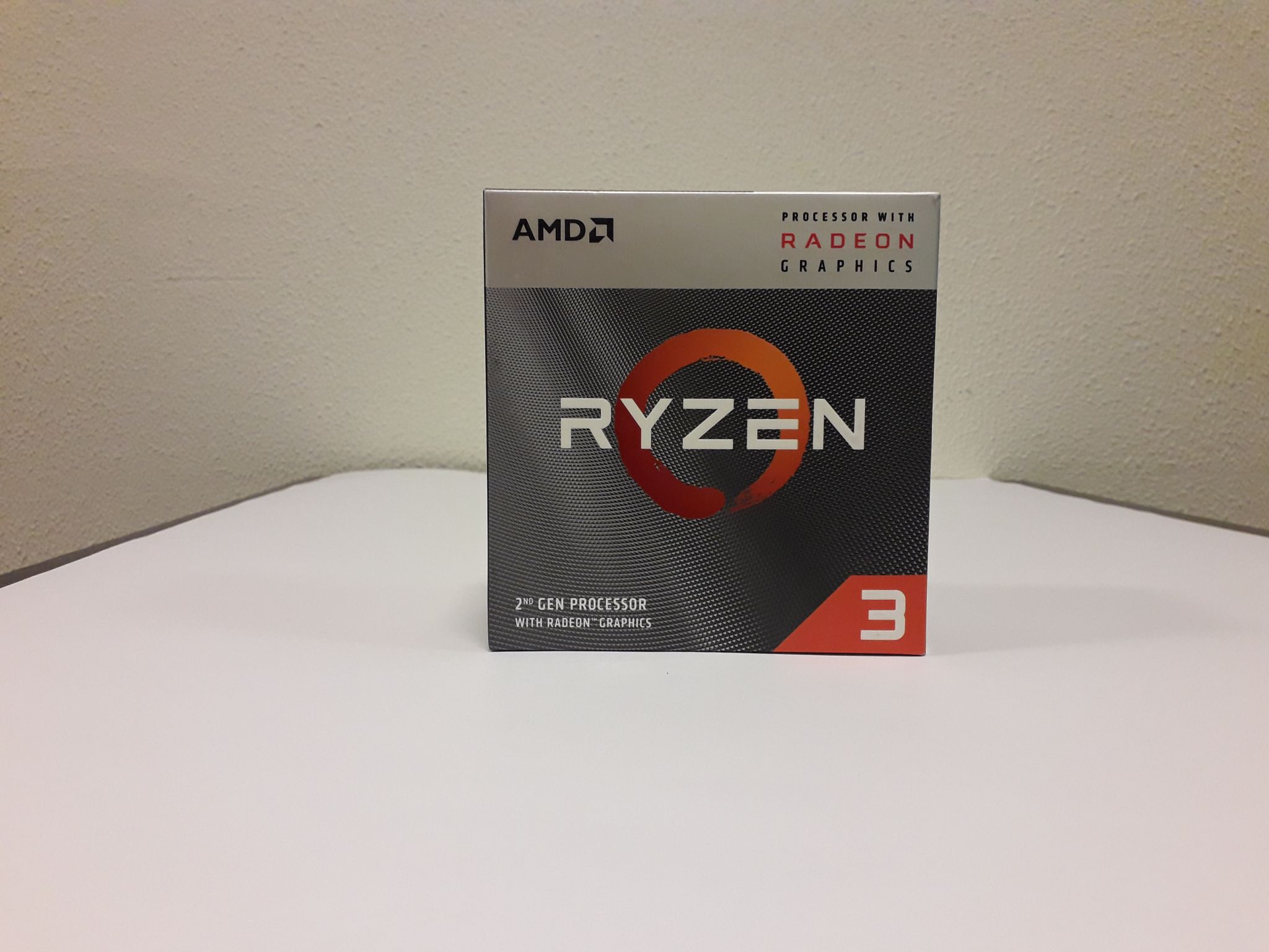 3 pro 3200g. Процессор AMD Ryzen 3 3200g Box. Процессор AMD Ryzen 3 3200g am4. Процессор <am4> Ryzen 3 3200g Box. Коробка Ryzen 3 3200g.