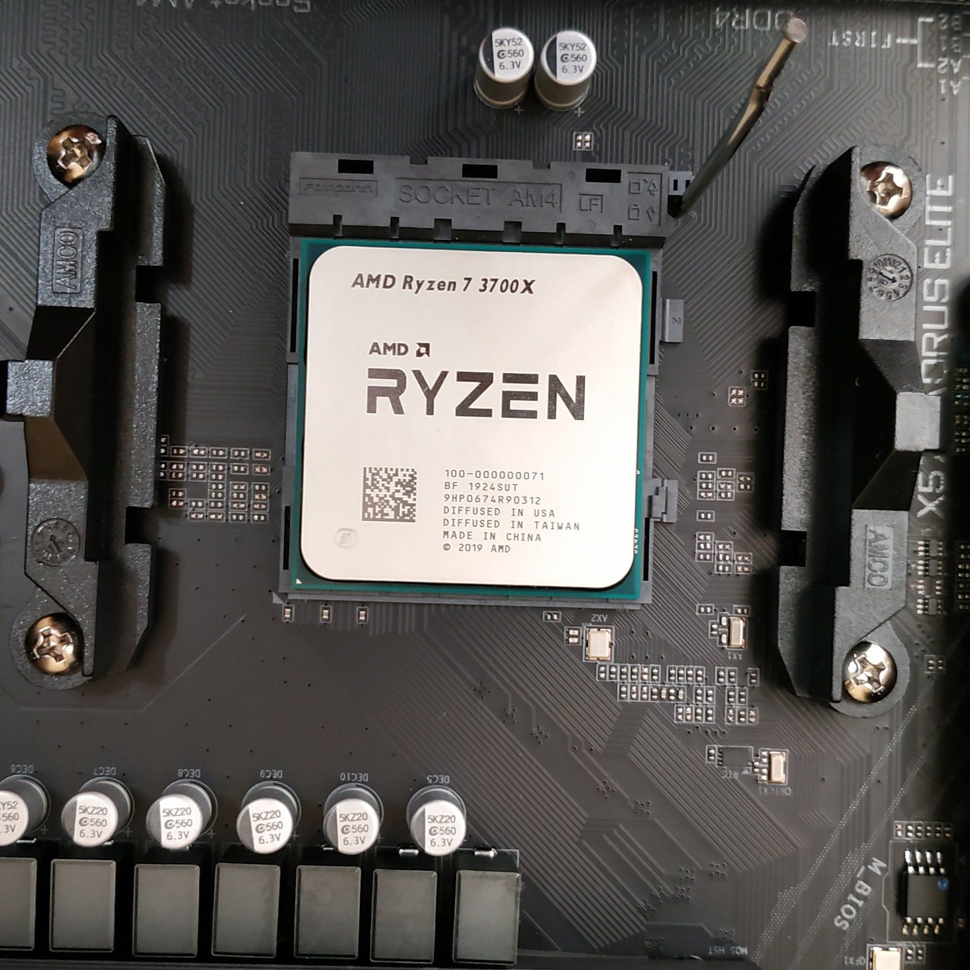 Amd ryzen 7 3700x 8 core. AMD Ryzen 7 3700x. AMD Ryzen 7 Pro 3700. R7 3700x. AMD Ryzen 7 3700x OEM.