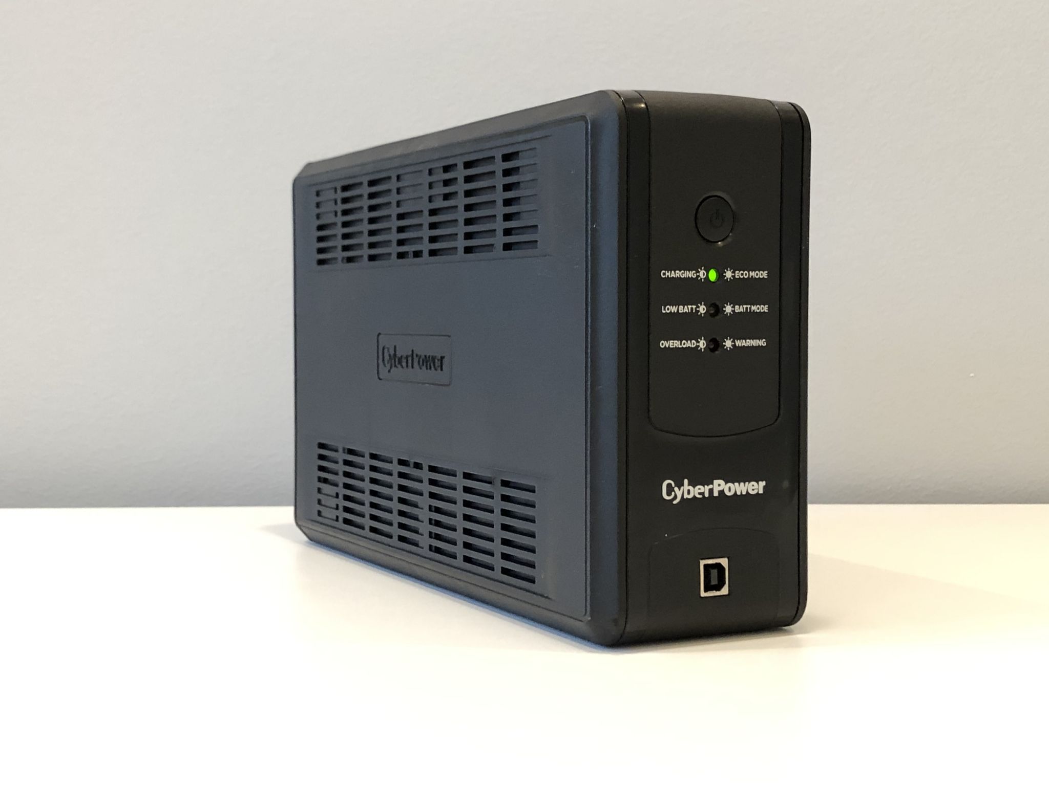 Источник бесперебойного питания CyberPower UT650EG — купить по низкой ...