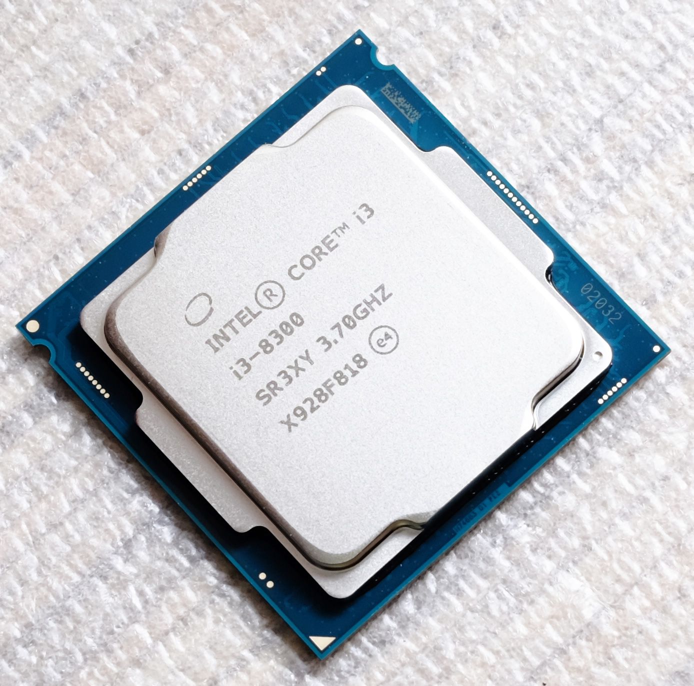 Интел core i3. Процессор Intel Core i3-8300. Intel Core i3-8300 Box. Процессор Интел кор i3. Процессор Intel Core i3-8300 НИКС.