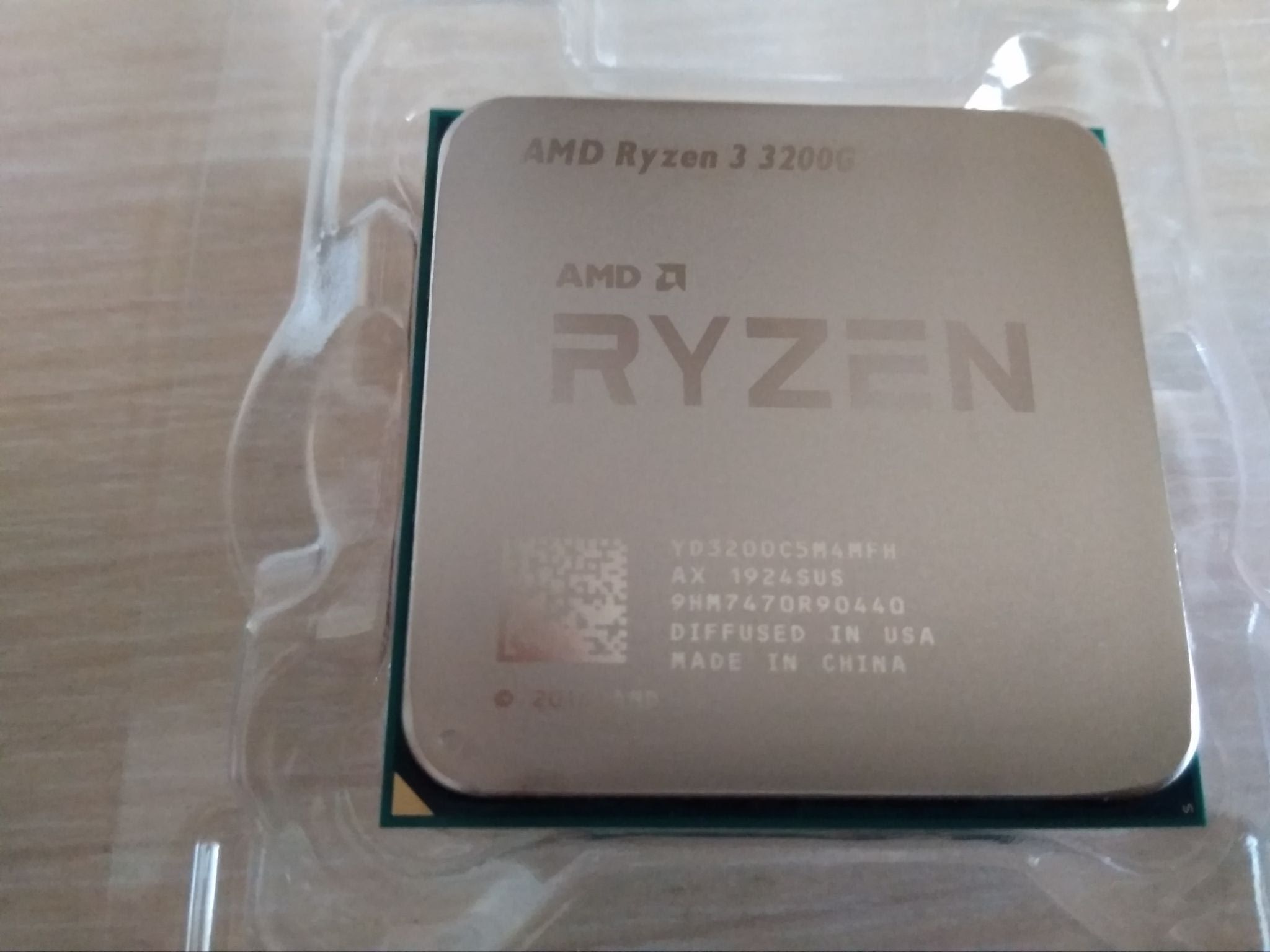 Процессор amd ryzen 5 pro 4655g oem. Ryzen 3 3200g. Процессор AMD Ryzen 3 3200g. Ryzen 5 3200g. Ryzen 3 3200 g цепь.