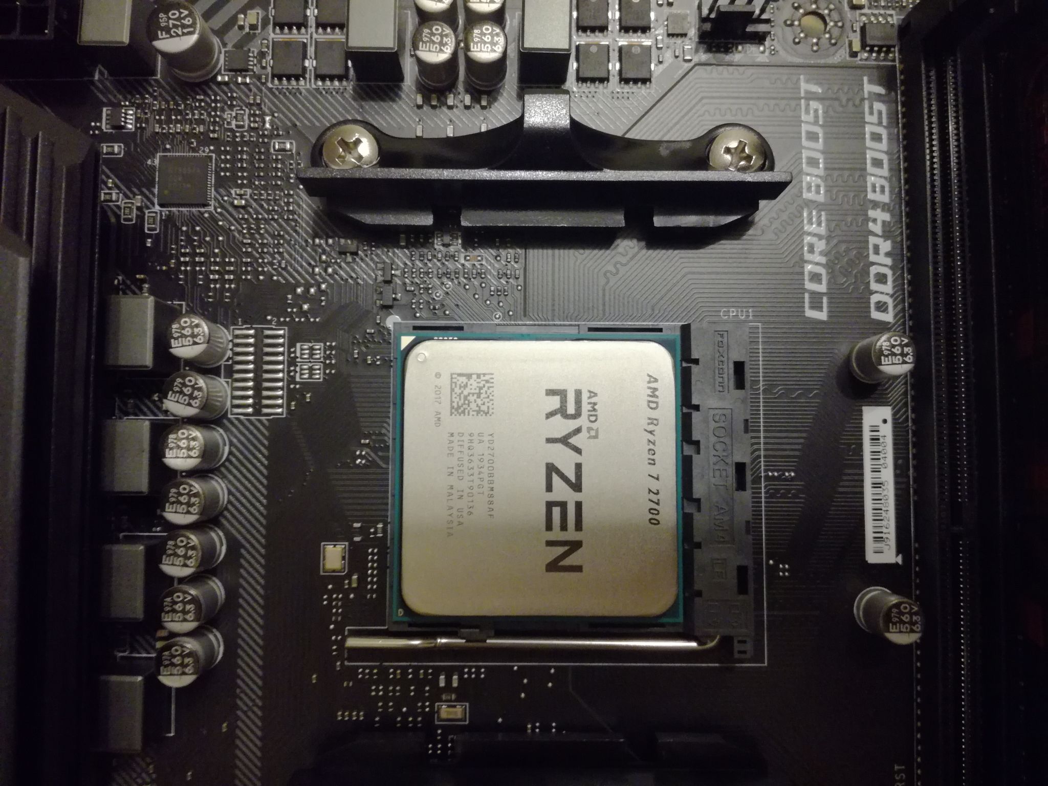 Ryzen 7 2700 купить. Ryzen 7 2700. Сокет AMD Ryzen 7 2700. Процессор AMD Ryzen 7 Pro 2700. AMD Ryzen 7 Pro 2700 am4, 8 x 3200 МГЦ AMD.