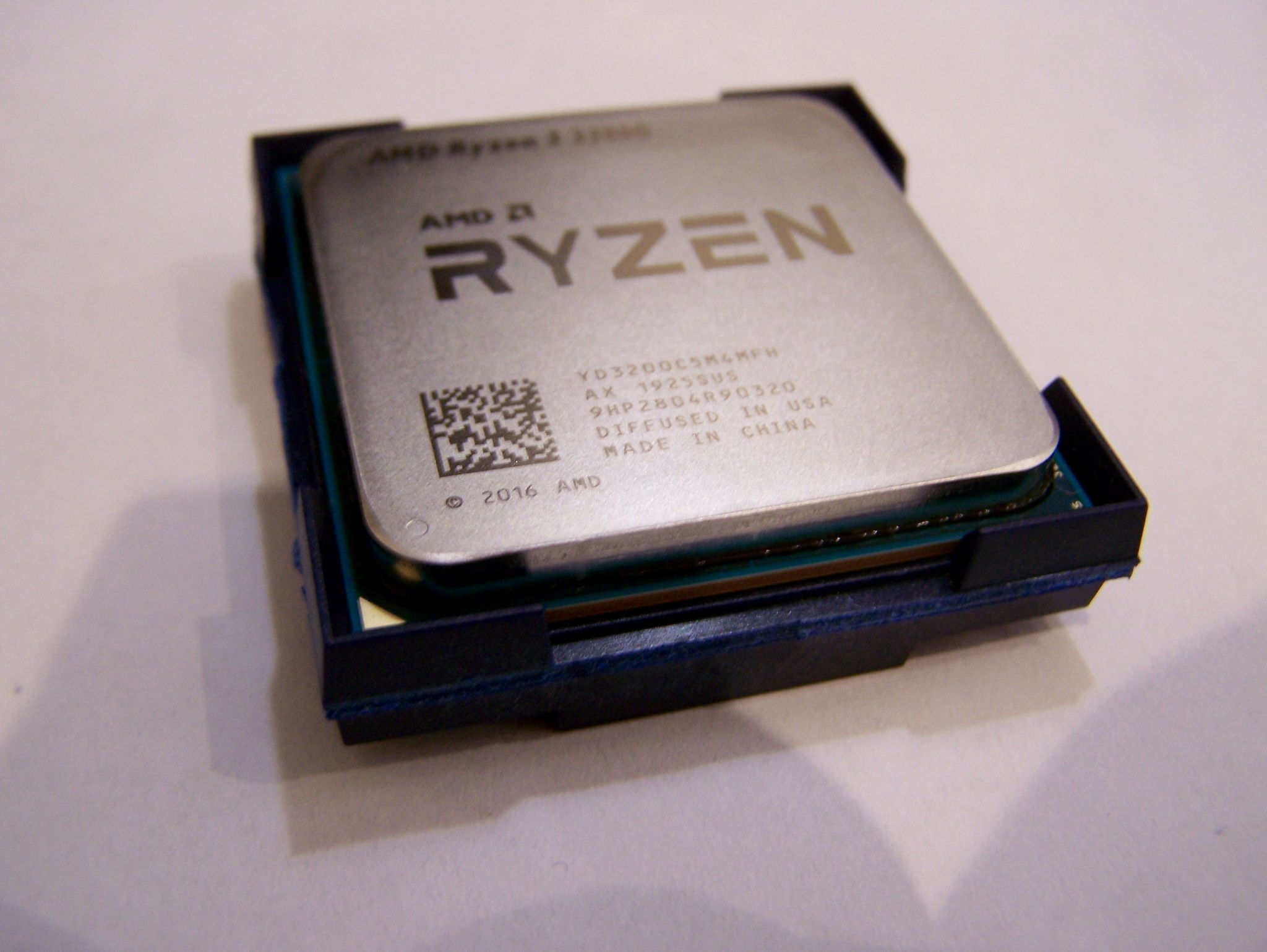 3 pro 3200g. AMD Ryzen 3 3200g. Процессор AMD Ryzen 3 3200g OEM. AMD Ryzen 3 3200g Box. AMD Ryzen 3 Pro 3200g.