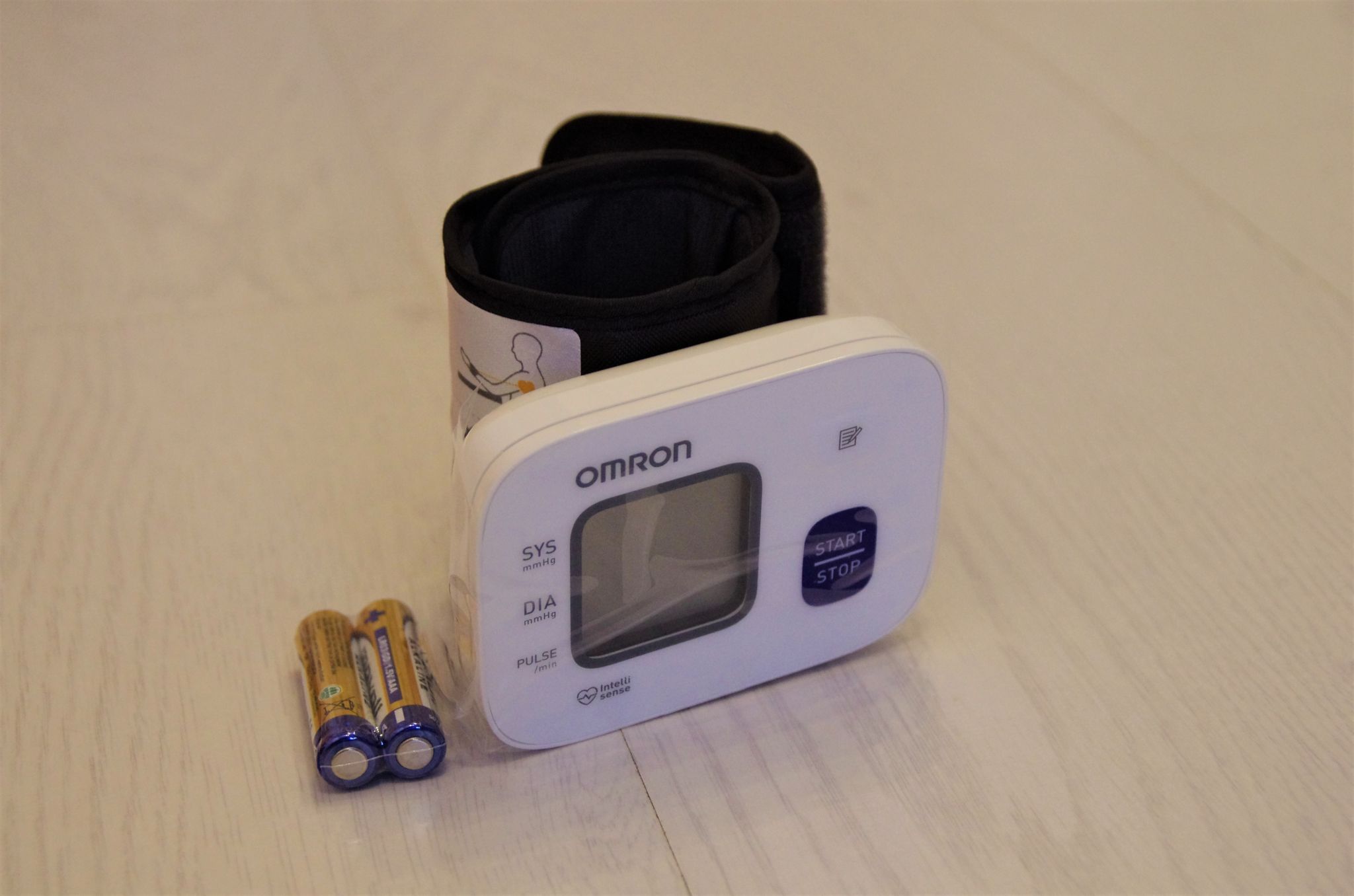 Тонометр omron rs 1 на запястье. Тонометр Omron RS 2 (на запястье). Тонометр Omron rs2 запястный. Омрон тонометр rs2 на запястье. Тонометр Омрон rs2,,автомат.