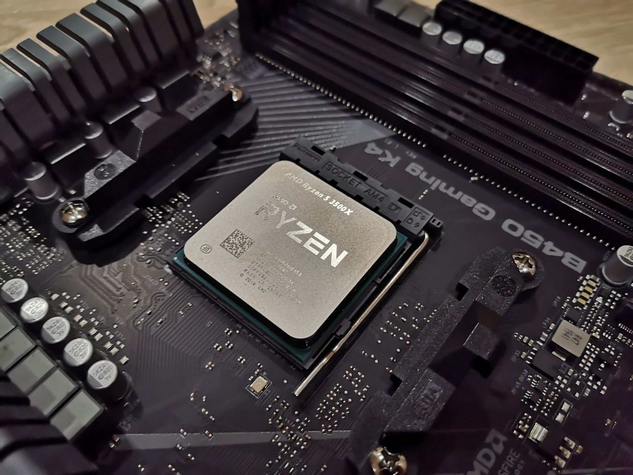 Сборка на 5 5600. AMD Ryzen 5 3500. Процессор AMD Ryzen 5 3500 OEM. AMD Ryzen 5 3500x 6-Core. AMD Ryzen 5 3500x am4, 6 x 3600 МГЦ.