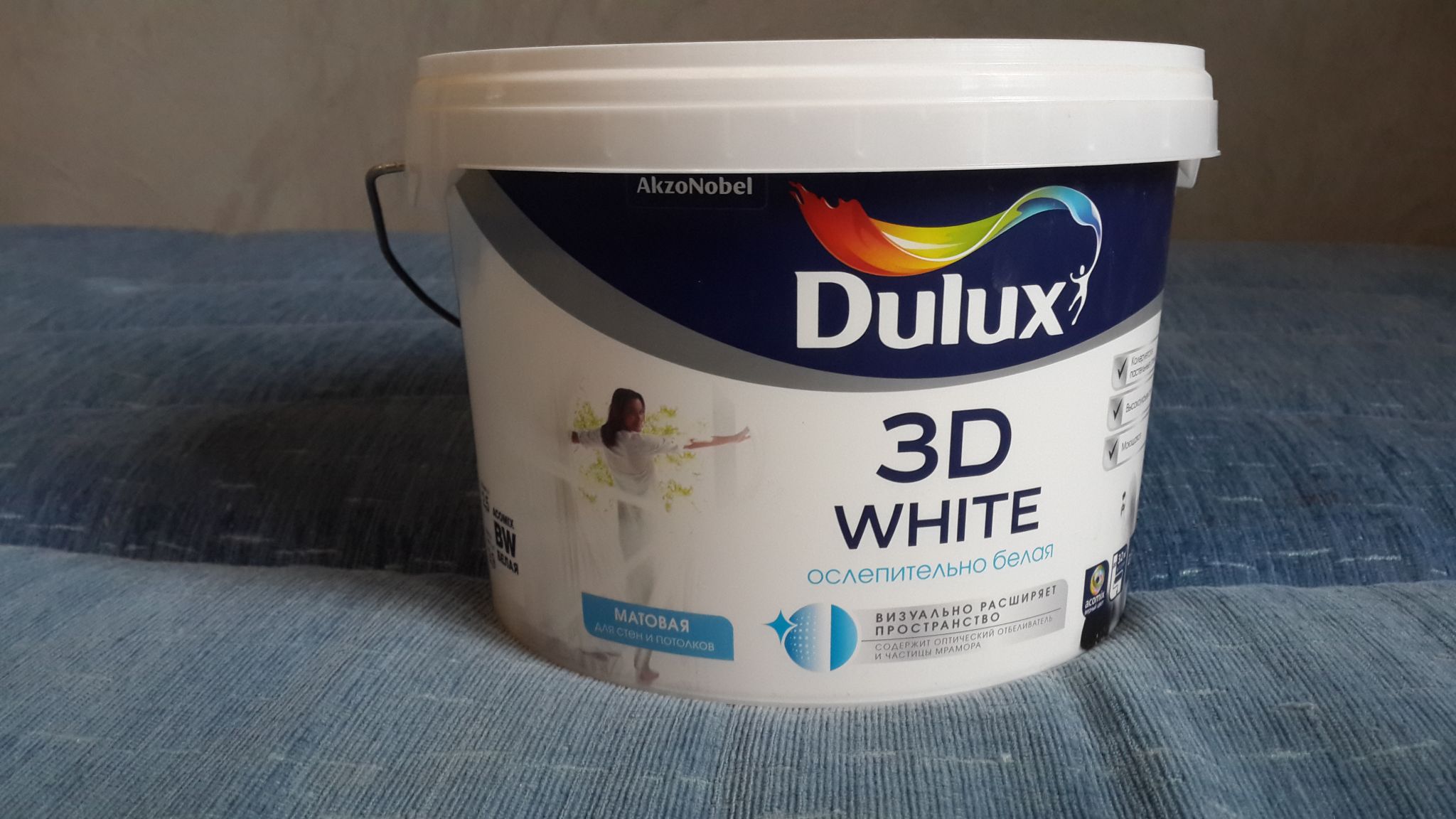 Краска для потолка моющаяся белая матовая. Dulux 3d White краска для стен и потолков. Краска для стен и потолков Dulux 3d White матовая 9л. Dulux 3d White 5 л. Делюкс 3д Вайт краска.